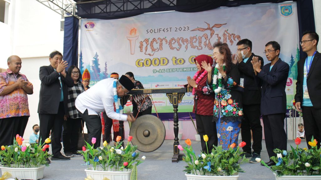 SoliDEO Festival 2023 dibuka secara resmi oleh Bapak Wali Kota Tangerang Selatan Drs. H. Benyamin Davnie