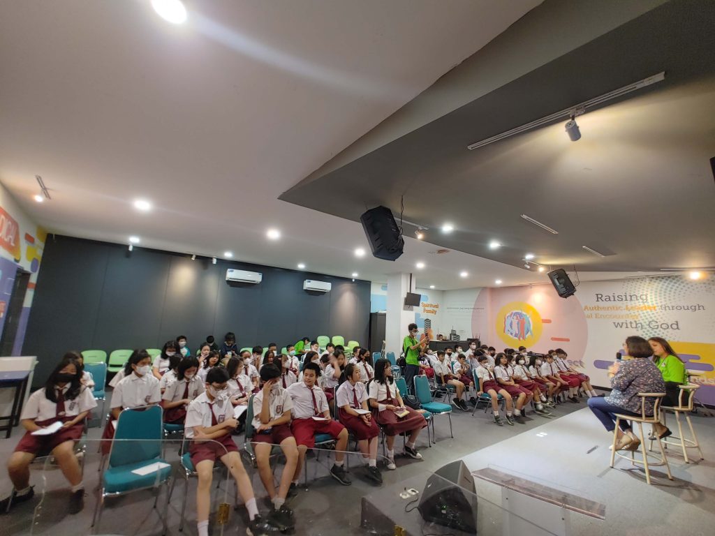 Seminar siswa SoliDEO - Aku Bisa Menjadi Penulis