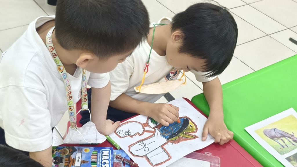 Drawing Land Animal - Reggio Emilia Approach Arts - SoliDEO kindergarten